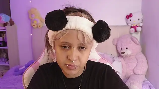Snapshot of NekoWaifu chatting on May 2026 02:13:02 PM NekoWaifu online show from May 2026 02:13:02 PM