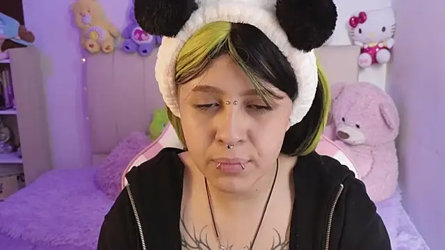 Snapshot of NekoWaifu chatting on May 2026 02:44:01 PM NekoWaifu online show from May 2026 02:44:01 PM