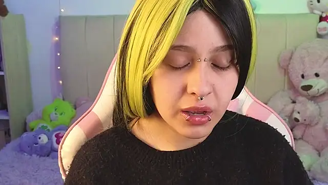 Snapshot of NekoWaifu chatting on June 2026 02:48:01 PM NekoWaifu online show from June 2026 02:48:01 PM