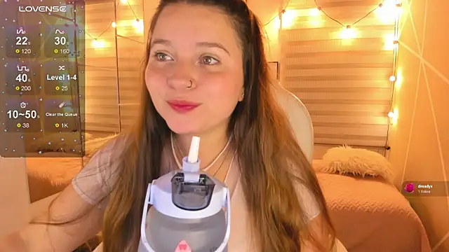 Snapshot of sophiee09_ chatting on April 2026 02:11:02 AM sophiee09 online show from April 2026 02:11:02 AM