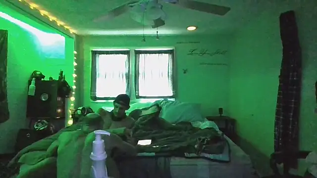 Snapshot of versatilevortex chatting on February 2026 12:22:02 PM versatilevortex online show from February 2026 12:22:02 PM