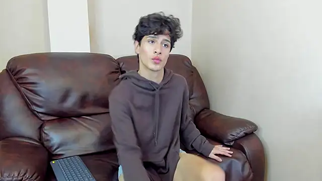 Xam Collen online show from December 2025 01:51:02 PM