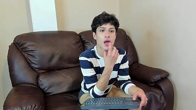 Xam Collen online show from January 2026 07:48:02 PM