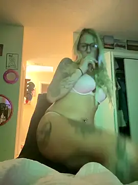 Snapshot of tattoobarbiexox chatting on October 2025 12:06:01 PM tattoobarbiexox online show from October 2025 12:06:01 PM