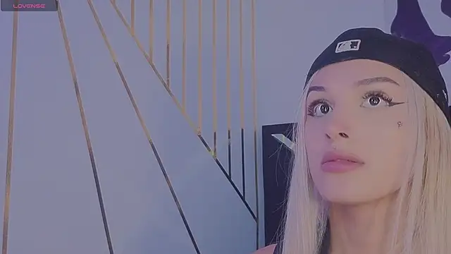 Snapshot of Angel-dragun chatting on April 2026 03:01:01 AM Angel-dragun online show from April 2026 03:01:01 AM