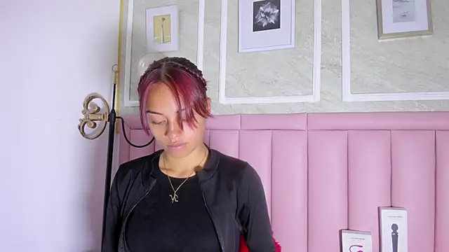 HoollyHendrix online show from January 2026 08:55:01 PM