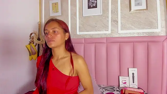 HoollyHendrix online show from February 2026 08:37:02 PM