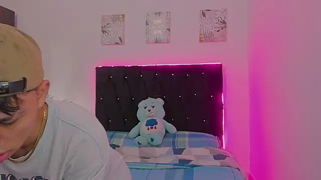 Zacktorres  online show from September 2025 10:48:01 PM