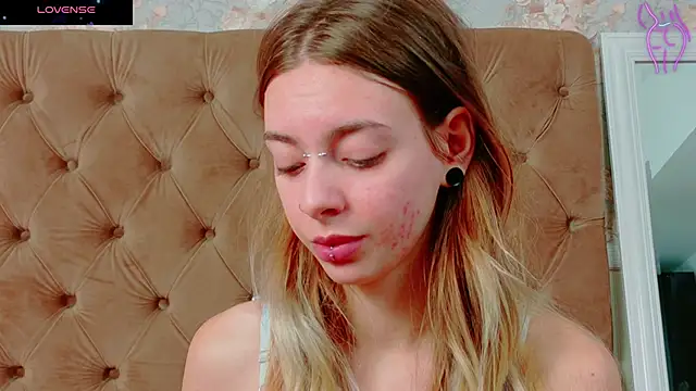 CoraVex online show from October 2025 04:13:01 AM