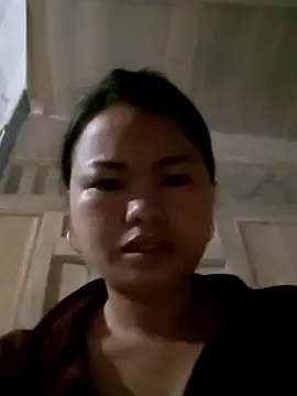 emly-xinh18 online show from September 2025 10:42:01 AM