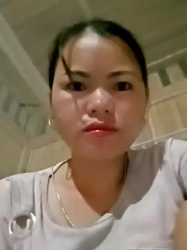 emly-xinh18 online show from November 2025 09:14:01 PM