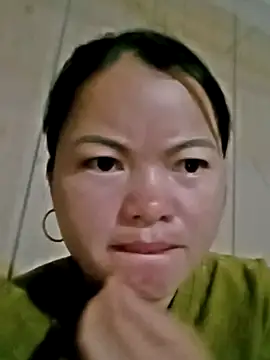 emly-xinh18 online show from November 2025 10:22:02 PM