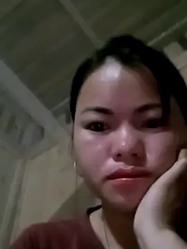 emly-xinh18 online show from December 2025 11:02:01 PM