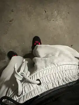 Snapshot of Albino1122 chatting on February 2026 01:24:02 AM Albino1122 online show from February 2026 01:24:02 AM