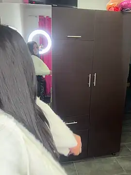 Snapshot of lilielou_ chatting on November 2025 10:23:01 PM lilielou online show from November 2025 10:23:01 PM