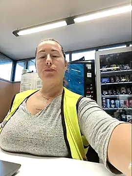 bichota85 online show from October 2025 09:40:02 AM