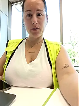 bichota85 online show from April 2026 08:56:01 AM