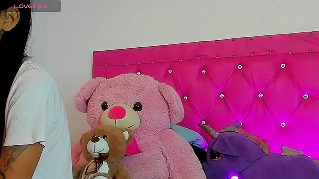 dahiiangomezz online show from March 2026 03:00:01 PM