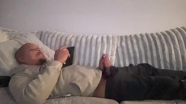 Snapshot of caramelizedzeus chatting on November 2025 01:27:02 AM caramelizedzeus online show from November 2025 01:27:02 AM