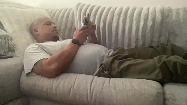 Snapshot of caramelizedzeus chatting on November 2025 06:06:02 PM caramelizedzeus online show from November 2025 06:06:02 PM