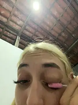 loirinhaaa online show from April 2026 11:51:02 PM