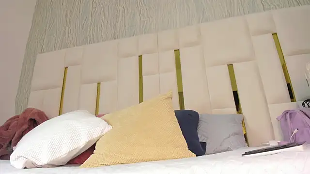 mia vy online show from March 2026 03:12:01 AM