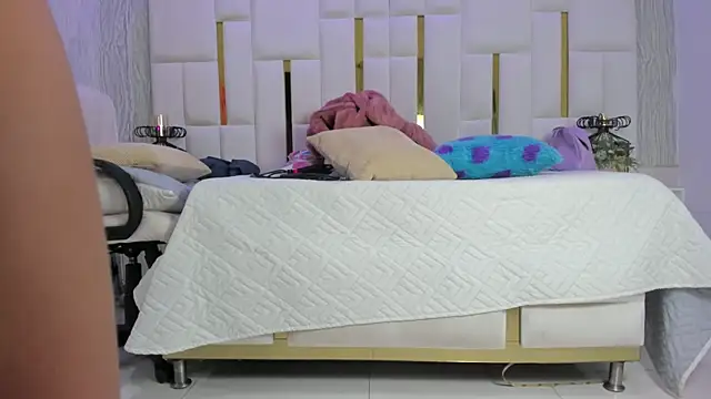 mia vy online show from March 2026 03:06:02 AM