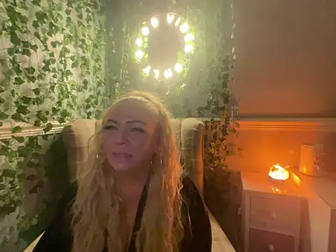 Snapshot of BonnyDesire chatting on October 2025 06:36:01 PM BonnyDesire online show from October 2025 06:36:01 PM