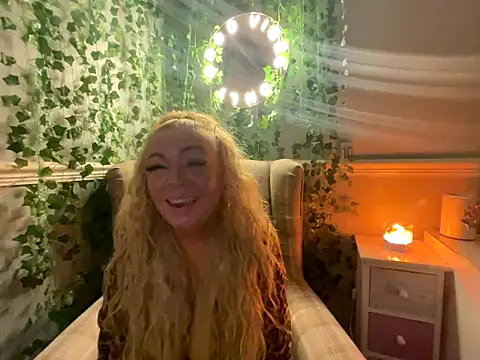 Snapshot of BonnyDesire chatting on October 2025 06:26:01 PM BonnyDesire online show from October 2025 06:26:01 PM