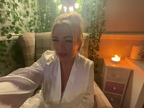 Snapshot of BonnyDesire chatting on October 2025 07:34:01 PM BonnyDesire online show from October 2025 07:34:01 PM