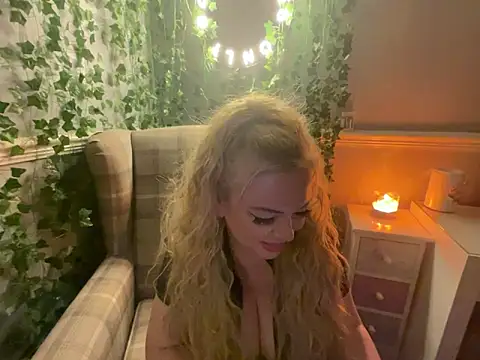 Snapshot of BonnyDesire chatting on October 2025 07:03:02 PM BonnyDesire online show from October 2025 07:03:02 PM