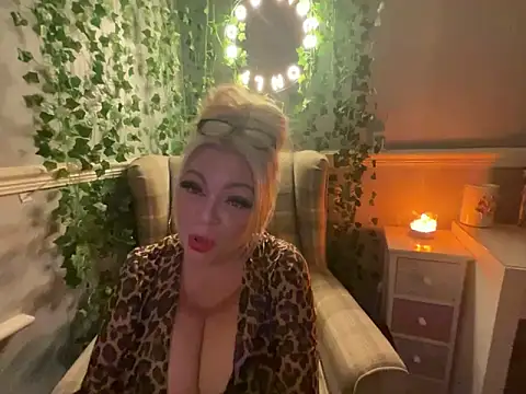 Snapshot of BonnyDesire chatting on October 2025 08:24:02 PM BonnyDesire online show from October 2025 08:24:02 PM