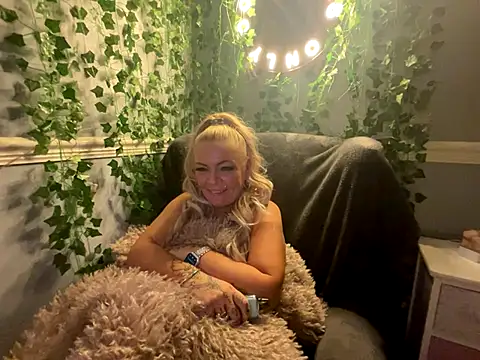 BonnyDesire online show from December 2025 08:15:02 PM