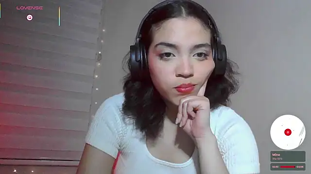 Snapshot of _curiouskitten_ chatting on November 2025 03:32:02 AM curiouskitten online show from November 2025 03:32:02 AM