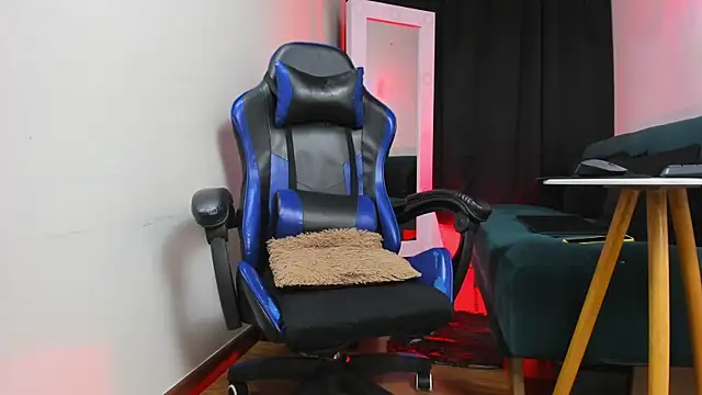 Snapshot of Charliejones_ chatting on November 2025 01:22:01 AM Charliejones online show from November 2025 01:22:01 AM