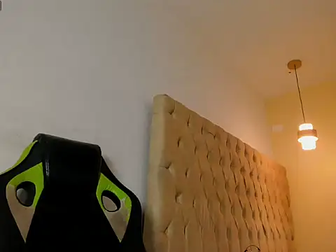 Dakota x18 online show from October 2025 08:05:02 PM