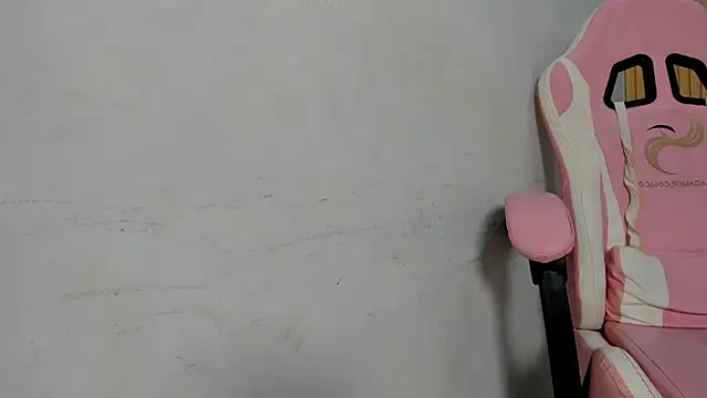 Dakota x18 online show from October 2025 08:09:02 PM