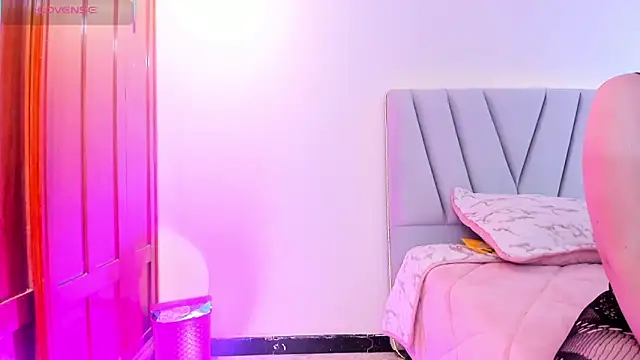 Snapshot of Doll_lauren chatting on October 2025 07:37:01 PM Doll lauren online show from October 2025 07:37:01 PM