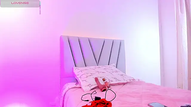 Snapshot of Doll_lauren chatting on October 2025 05:59:01 PM Doll lauren online show from October 2025 05:59:01 PM