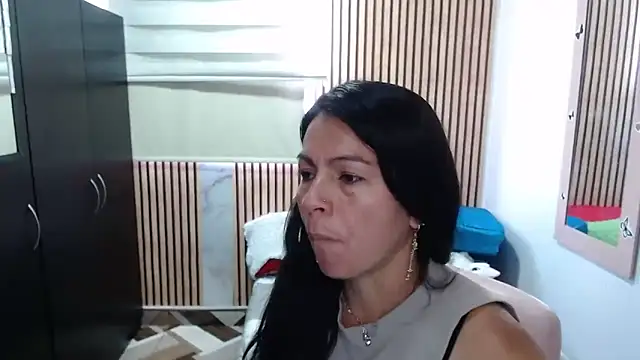 camilavargas  online show from May 2026 04:25:01 PM