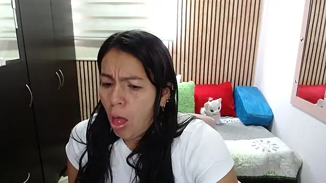 camilavargas  online show from May 2026 03:30:01 PM