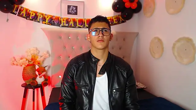 SalvadorFit online show from October 2025 08:39:02 PM