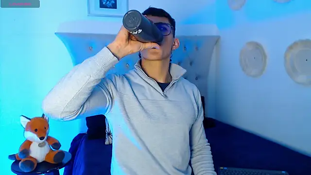 SalvadorFit online show from November 2025 08:41:02 PM