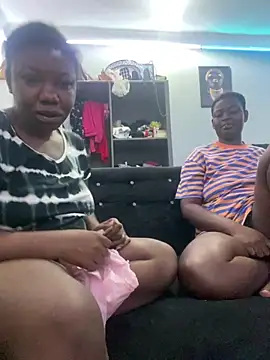 Snapshot of Daavikolovivi chatting on November 2025 09:19:02 PM Daavikolovivi online show from November 2025 09:19:02 PM