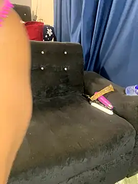 Snapshot of Daavikolovivi chatting on December 2025 03:14:02 AM Daavikolovivi online show from December 2025 03:14:02 AM