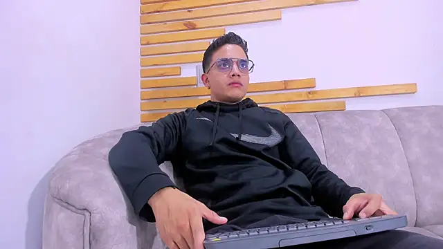 axel vega online show from September 2025 07:14:02 PM