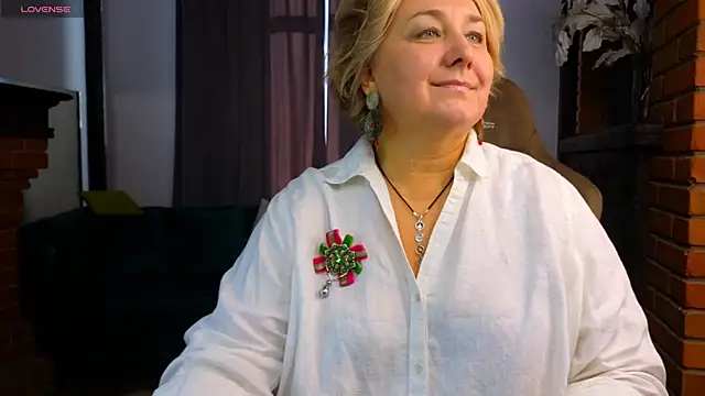 Snapshot of Marta_Wils chatting on September 2025 03:21:01 AM Marta Wils online show from September 2025 03:21:01 AM