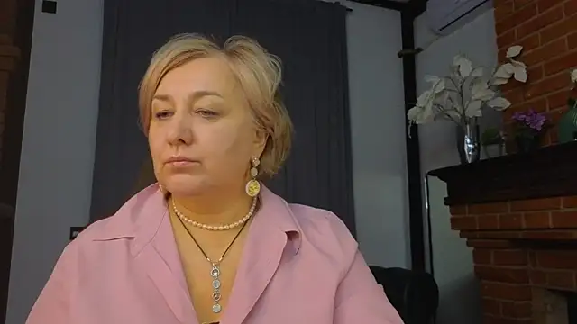 Snapshot of Marta_Wils chatting on October 2025 12:21:02 AM Marta Wils online show from October 2025 12:21:02 AM