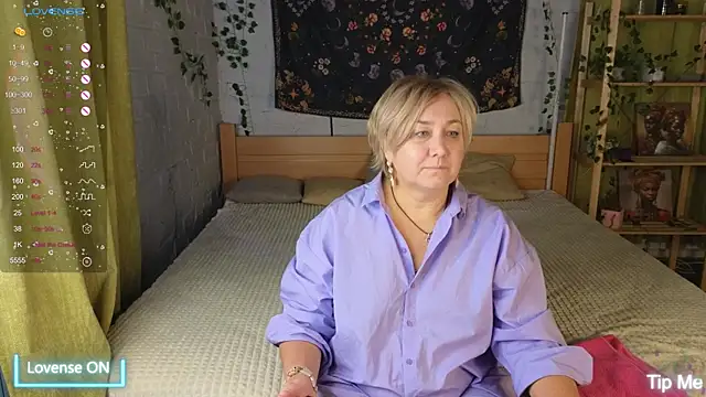 Snapshot of Marta_Wils chatting on October 2025 03:09:02 AM Marta Wils online show from October 2025 03:09:02 AM