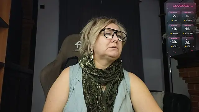 Snapshot of Marta_Wils chatting on October 2025 02:23:01 AM Marta Wils online show from October 2025 02:23:01 AM